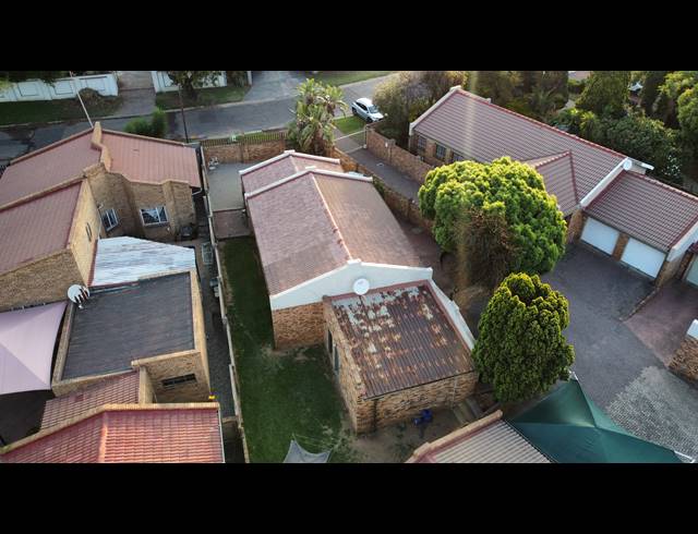 3 BEDROOM FREEHOLD TO LET IN DIE HEUWEL